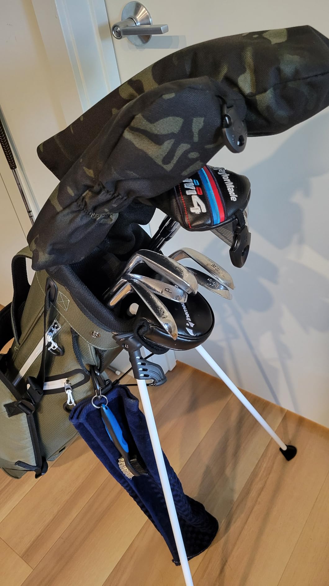 Lightweight Golf Stand Bag, 4-Way Full-Length Dividers, Holds Up to 10 Clubs, 3.7 lbs Golf Bag with Dual Straps & Stand for Driving Range, Par 3, and Standard Courses customer photo 2