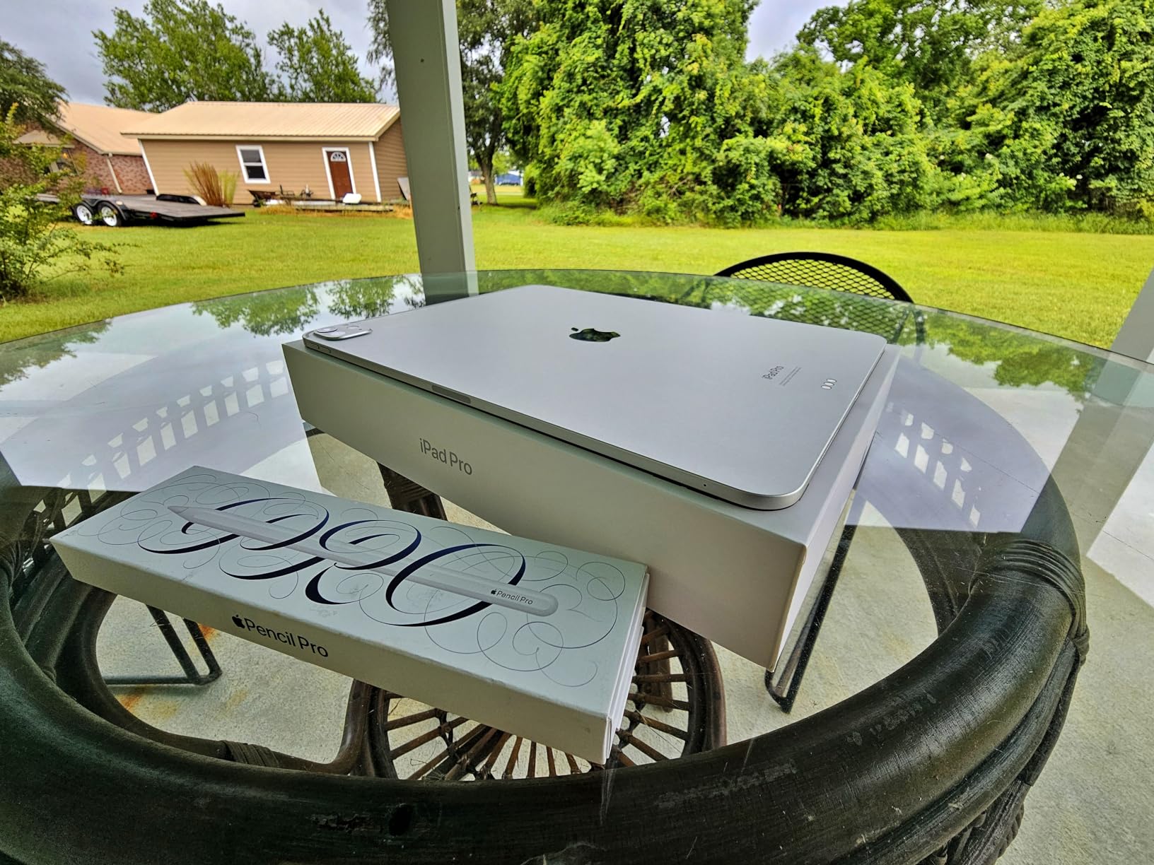 Apple iPad Pro 13-Inch (M4): Built for Apple Intelligence, Ultra Retina XDR Display, 512GB, 12MP Front/Back Camera, LiDAR Scanner, Wi-Fi 6E, Face ID, All-Day Battery Life — Space Black customer photo 2