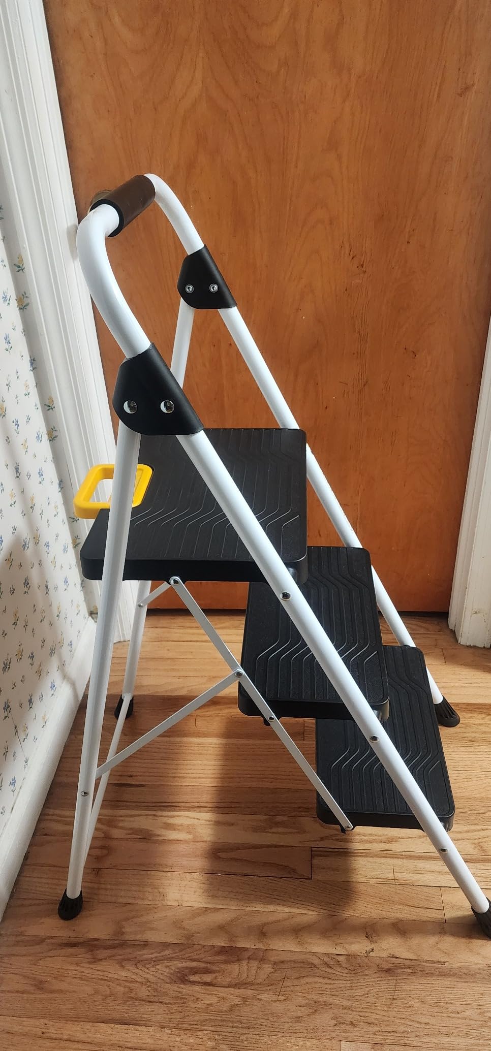 KINGRACK 4 Step Ladder, Folding Step Ladders for Home, 800lb Capacity,White customer photo 2