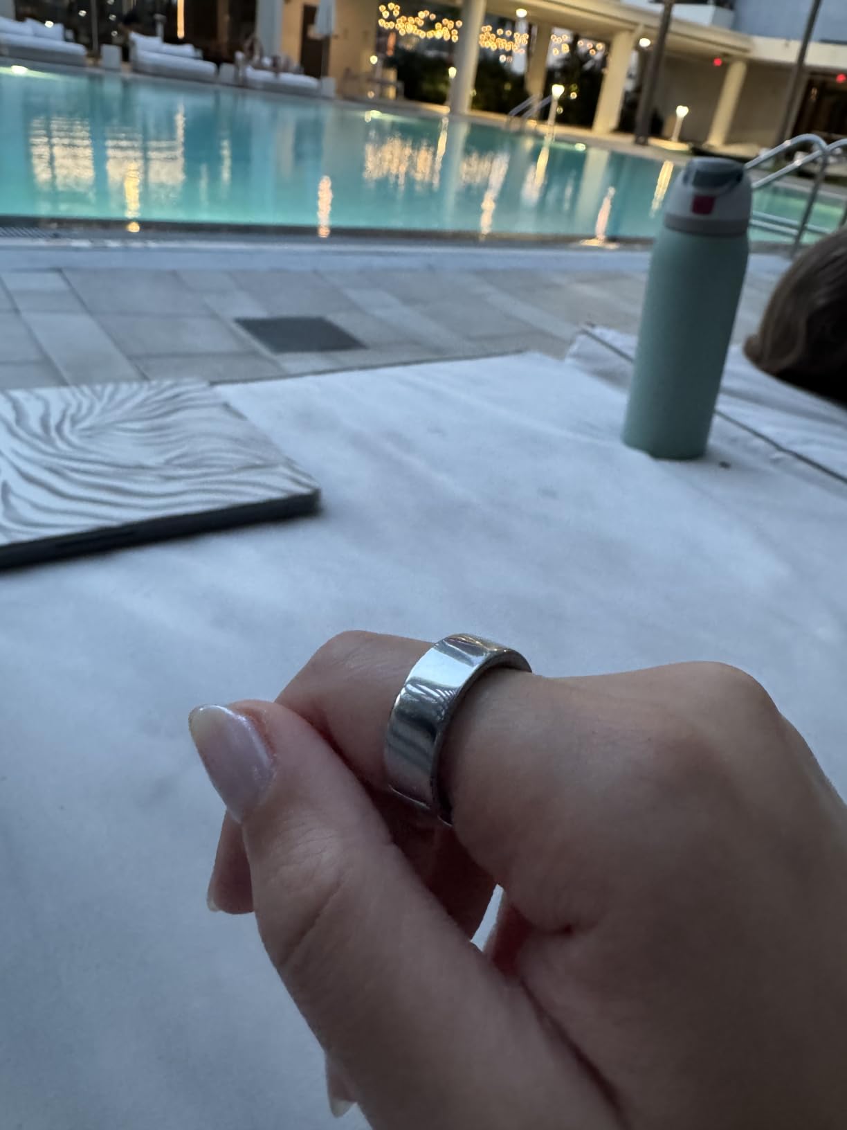 OURA Ring 4 Smart Ring - Silver - Size 9 customer photo 2