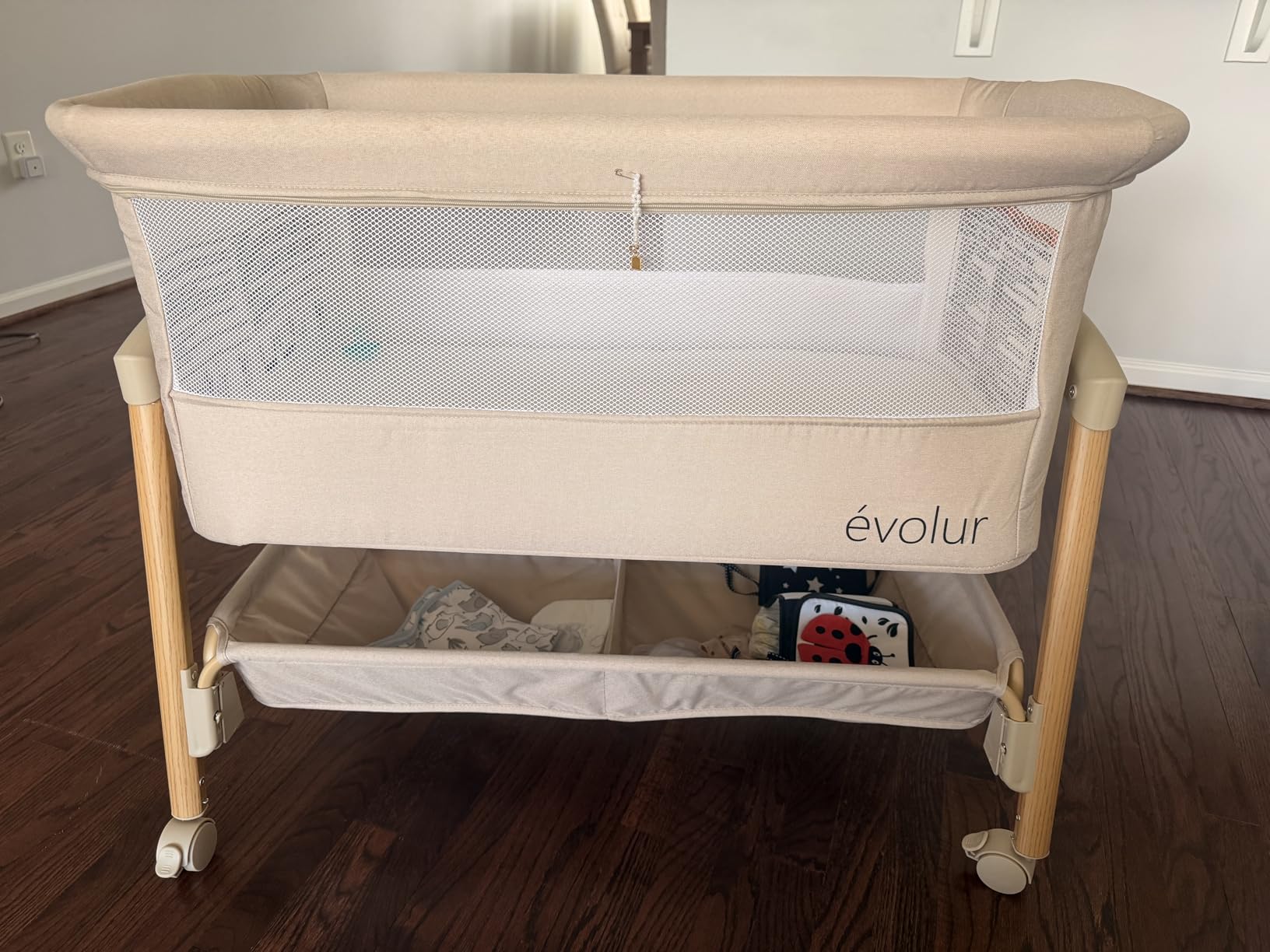 Evolur Lullaby Portable Bassinet with Wheels, Adjustable Bedside Sleeper, Breathable Mesh Sides, Large Storage Basket, Easy Fold, and Travel Bag Included, Perfect for Newborns & Infants - Light Gray customer photo 1