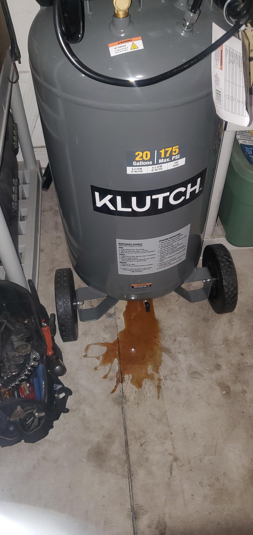 Klutch 29-Gallon Air Compressor, 2.5 HP, 120V, 175 PSI, 5.1 CFM at 90 PSI customer photo 2