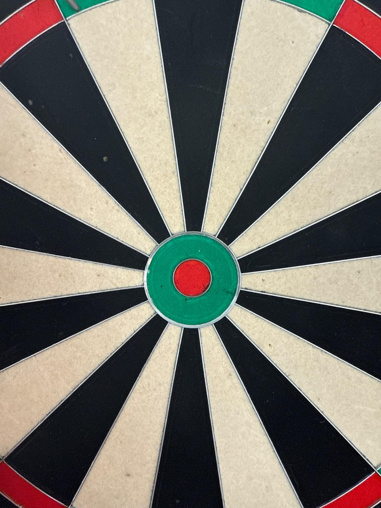 Target Darts TOR Dartboard, Steel Tip Dart Board | Competition Standard Steel Tip Dartboards with Fixing Kit, Modern Rotational Number Ring, Premium Madagascan Sisal, Stainless Steel Thin Wire System customer photo 2
