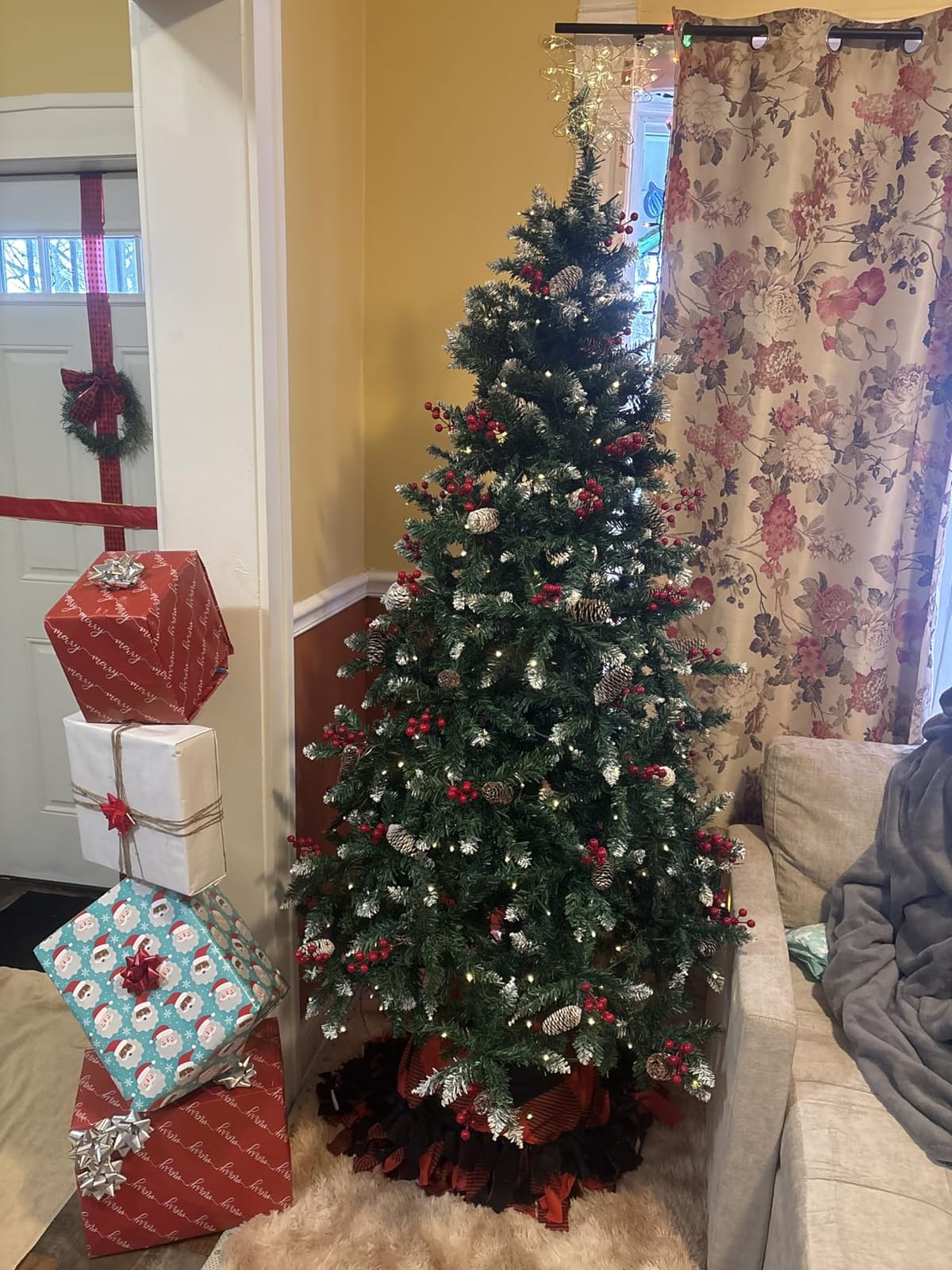 YITAHOME 7.5ft Prelit Natural Layered Flocked Christmas Tree with Remote customer photo 2