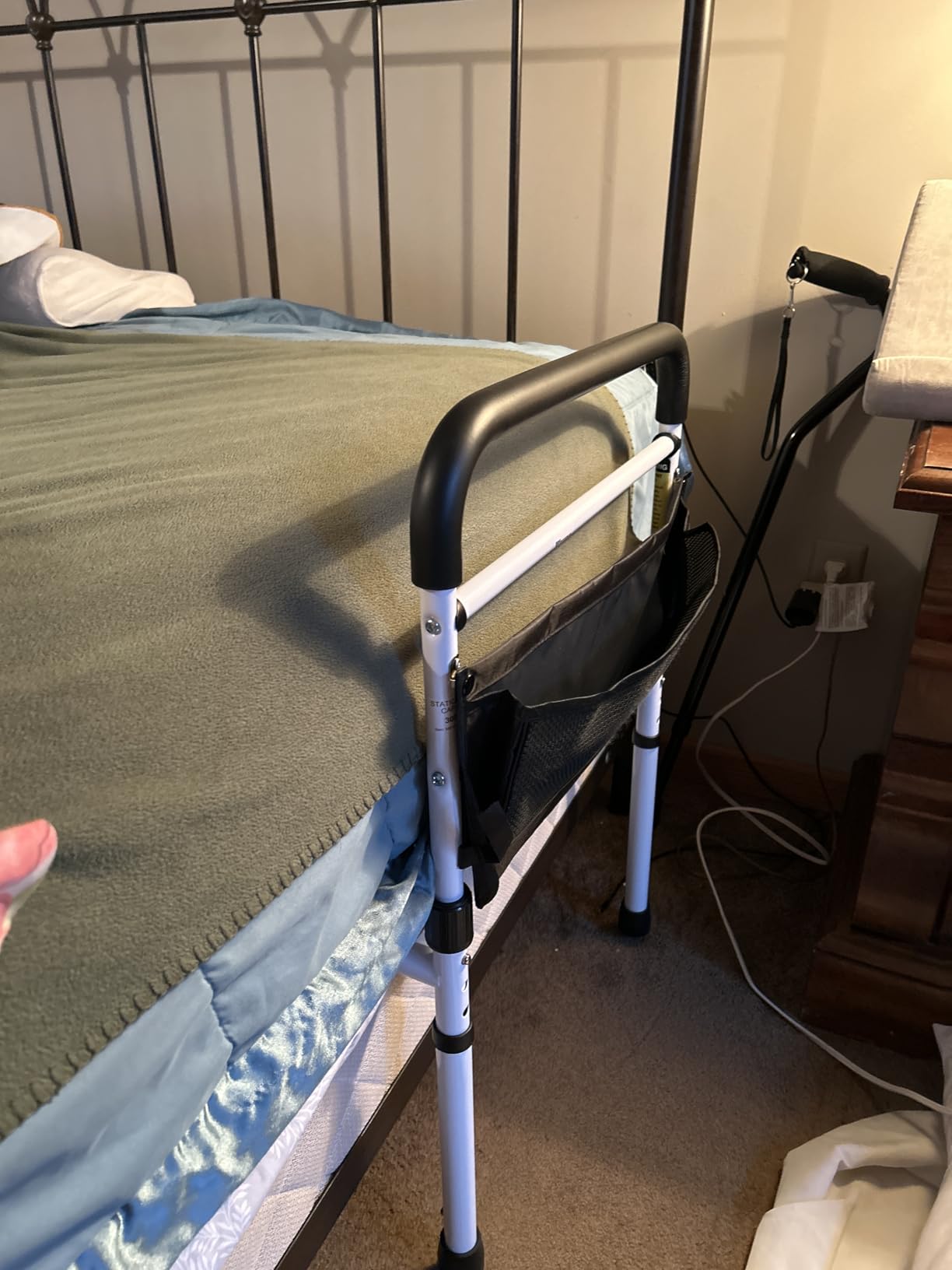 Vaunn Medical New Adjustable Bed Assist Rail Handle (Passed ASTM F3186–17 Safety Standard) and Hand Guard Grab Bar, Bedside Safety and Stability (Tool-Free Assembly) (Black) customer photo 1