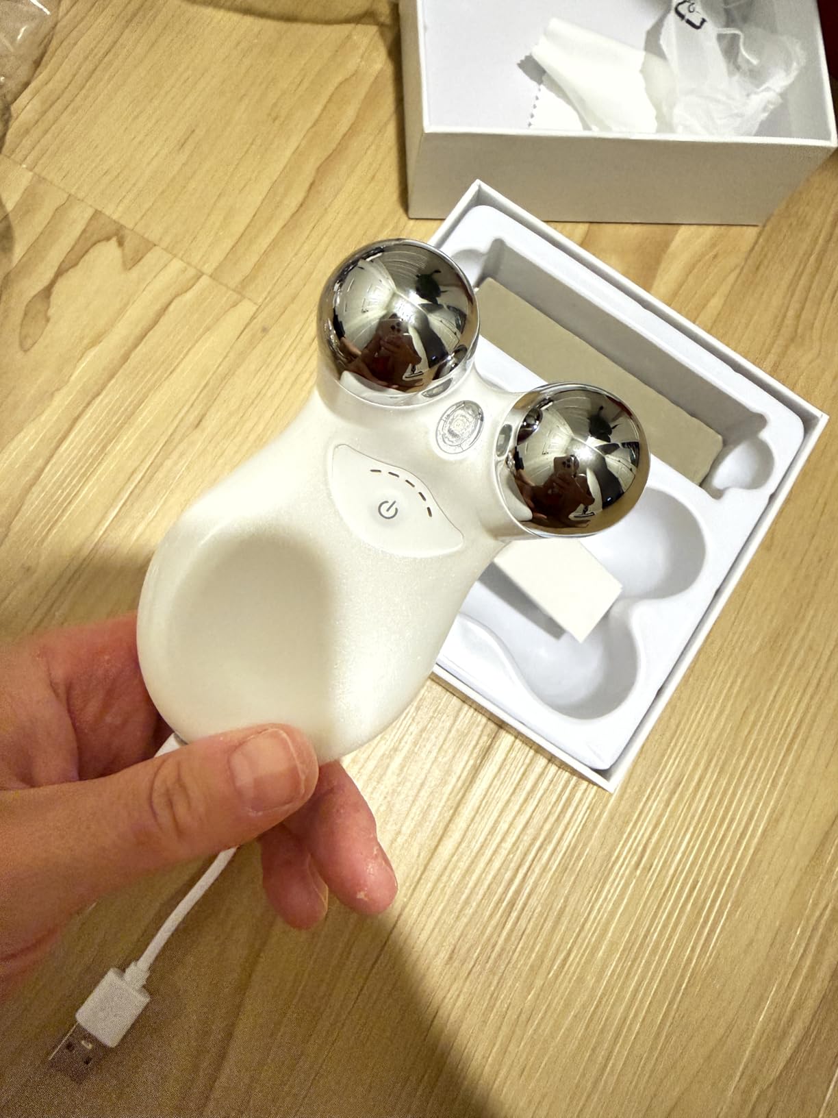 Microcurrent Facial Device,Latest Red Light Technology，Enhances The Ability to Lift The Face and Tighten The Skin，Facial Wrinkle Equipment，Smart Photon Micro-Current Device, Model:EP-300. customer photo 1