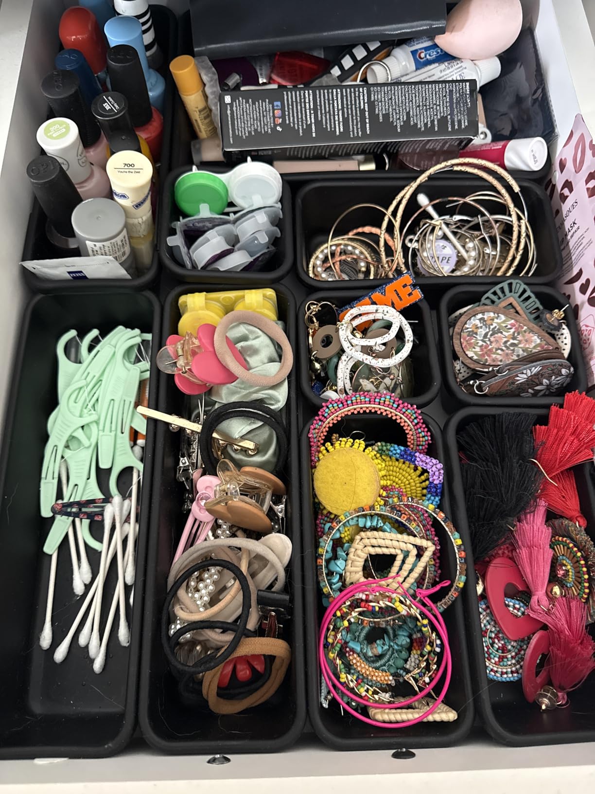 StoreHappily 10 PCS Drawer Organizer Set, 4 Size Makeup Drawer Divider Organizer With Non-Slip Pads, Interlocking Plastic Storage Bins for Office,Jewelry Vanity,Gadgets, Bathroom,Kitchen, Black customer photo 2