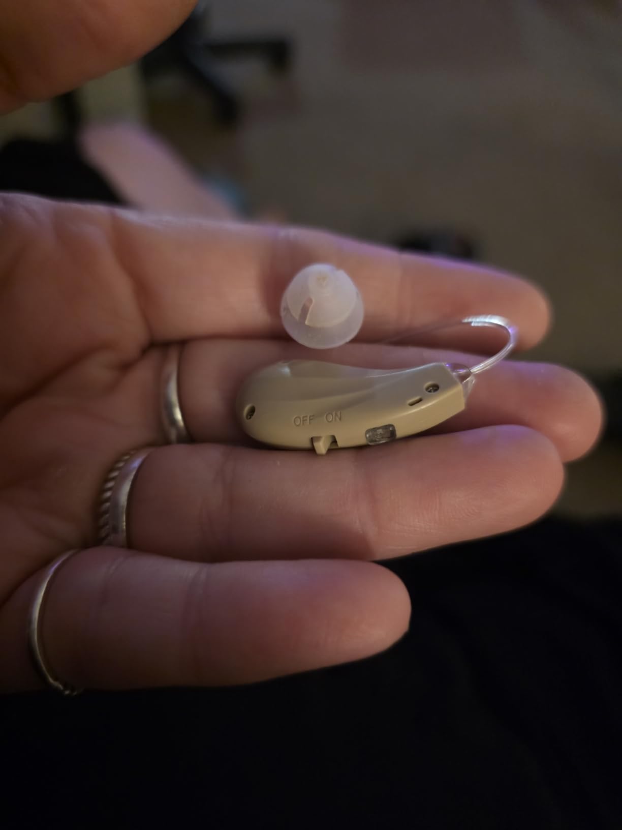 Flaygo Hearing Aids for Seniors,Hearing Aids for People with Hearing Loss, Sound Quality Restoration, Intelligent Noise Reduction, Standby 80h, One-Button Operation, Comfortable Wearing,Beige | Sound Quality Restoration,Rechargeable,Intelligent Noise Reduction, Standby 80h,One-Button Operation,Comfortable Wearing customer photo 1