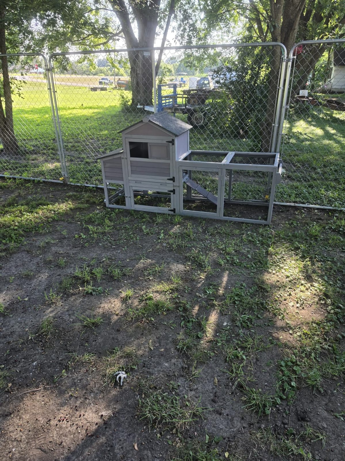 Mobile Chicken Coop with Wheels for 4-6 Chickens, Large Outdoor Hen House with Run, Weatherproof Asphalt Roof, Sectionable Nesting Box & Pull-Out Tray, 82.4