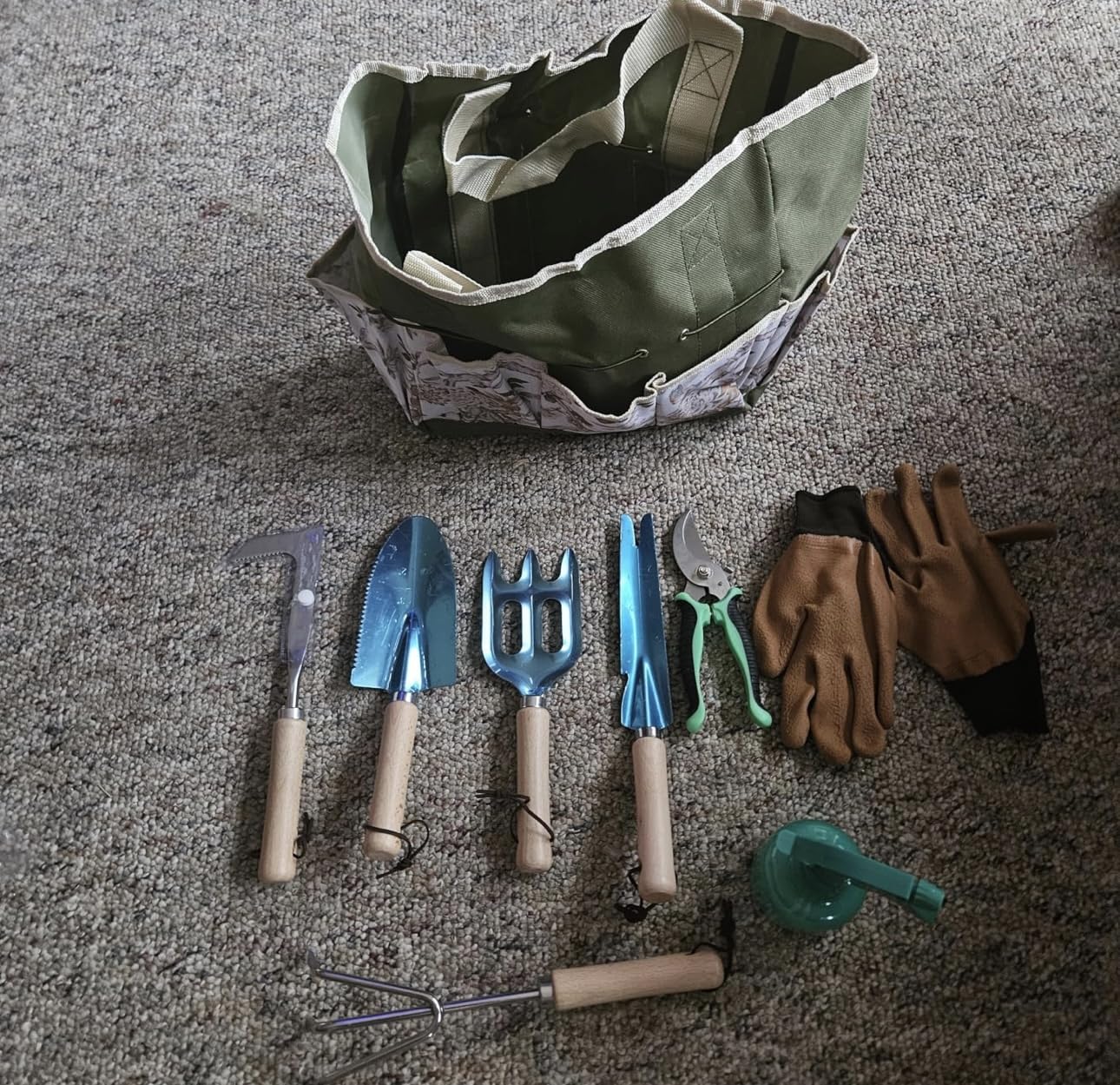 9-Piece Premium Gardening Tool Set for Women - Heavy Duty Stainless Steel Rust-Proof Tools with Fashion Storage Tote | Perfect Gardening Gifts for Mom, Mother's Day, Birthday & Outdoor (Green) customer photo 1