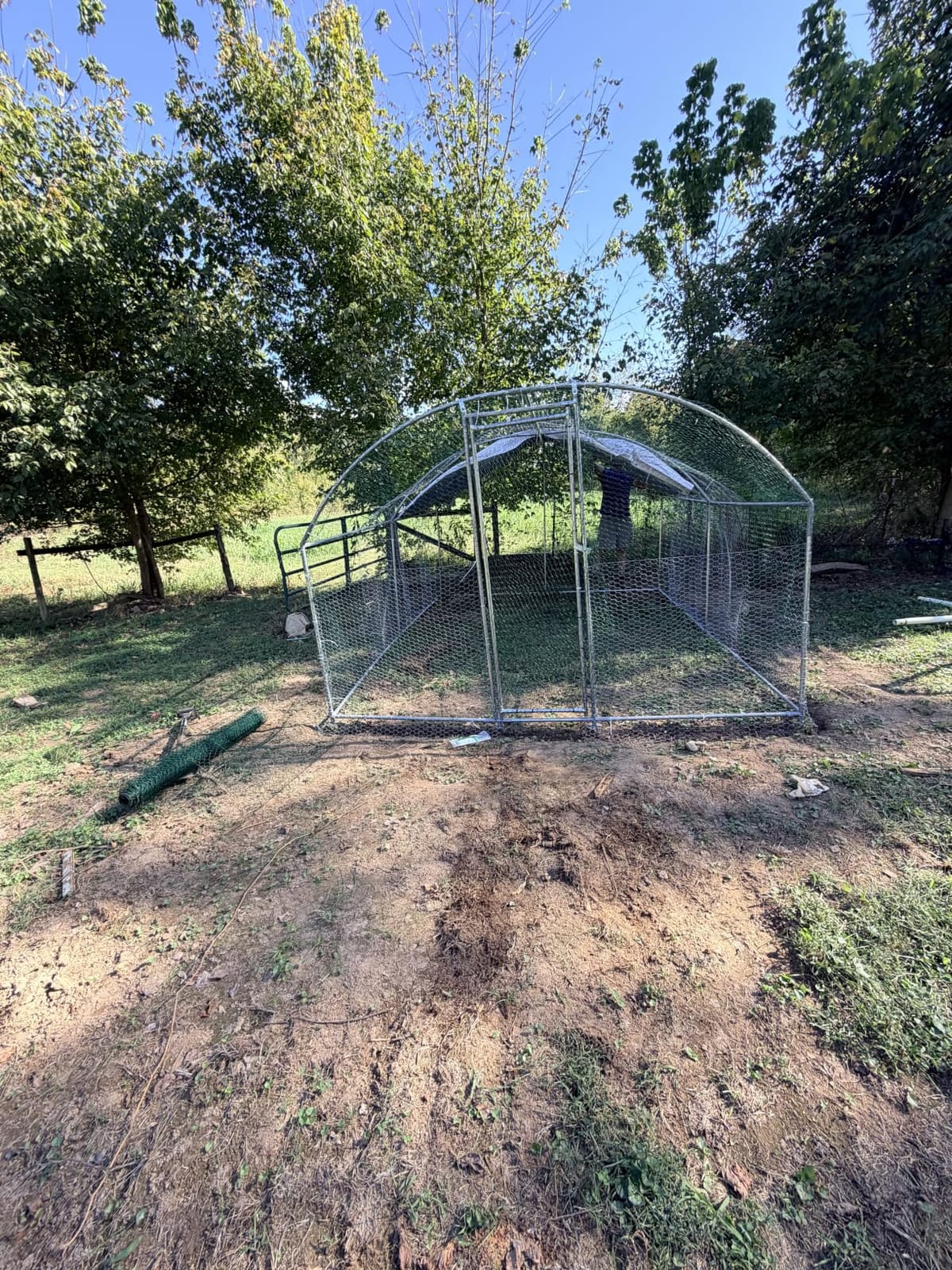 VEVOR Large Metal Chicken Coop with Run, Walkin Chicken Coop for Yard with Waterproof Cover, 6.5 x 9.8 x 6.5 ft, Spire Roof Large Poultry Cage for Hen House, Duck Coop and Rabbit Run customer photo 1