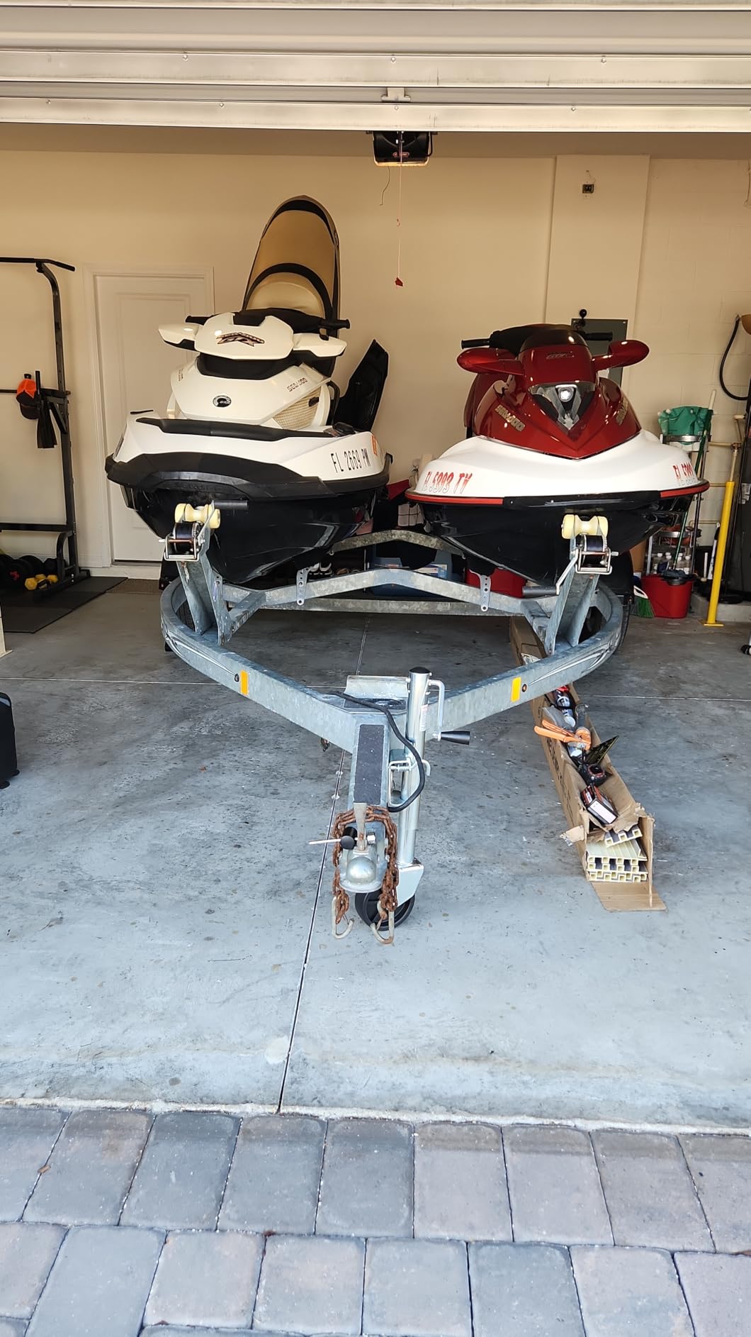 VEVOR Trailer Jack with Wheel, 1000 lbs Load Capacity, Heavy Duty Swivel Boat Trailer Jack with PP Single Wheel & Ergonomic Handle, 10-inch Lift, Fit for RVs, Boats, Horse Trailers, Utility Trailers customer photo 2