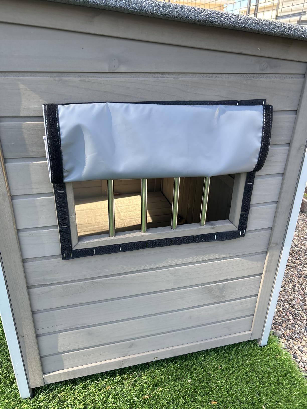 Gowoodhut Dog House Outdoor Weatherproof & Wooden Dog Kennel with Chew-Proof Iron Frame，Removable Floor, Adjustable Vent Window, Easy Assembly for Medium Dogs (43.3