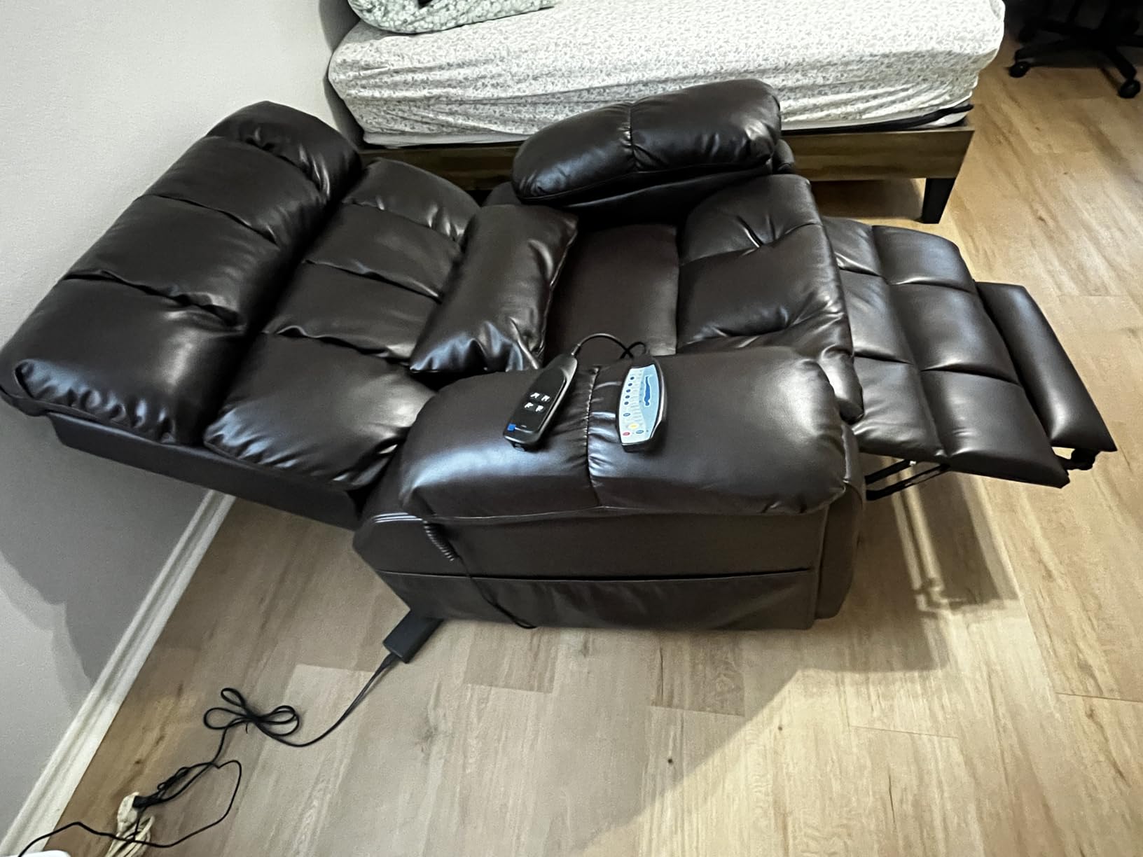 Dual Motor Power Lift Recliner Chair for Elderly,Infinite Position, Lay Flat Recliner with Massage and Heat, Adjustable Headrest, USB&Type-C,Cup Holders,Faux Leather Beige,Medium customer photo 1