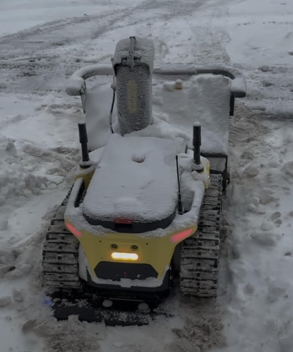 YARBO 2-Stage 24/7 Autonomous Robot Snow Blower with Modular Design customer photo 2