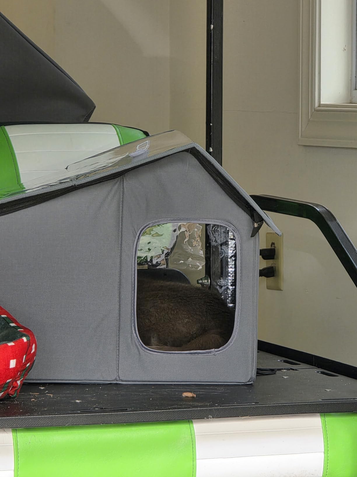 Mewtogo Weatherproof Outdoor Heated Cat House with Thermostatic Heating Pad customer photo 2