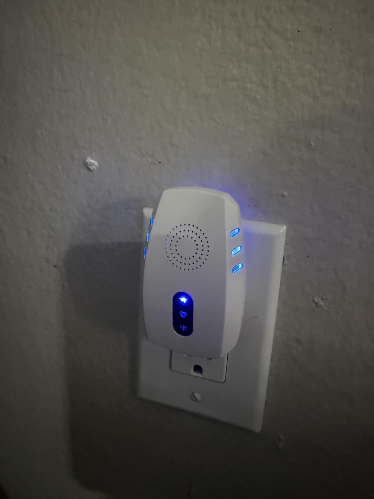 2026 Cvtayn Upgraded Ultrasonic Pest Repellent Indoor Repeller, Mouse Traps, Repellent Roach, Mouse, Bugs, Mosquito, Mice, Spider, Ant, Rodent Repellent Ultrasonic Plug in, 3 Mode Switching,6 Pack customer photo 1
