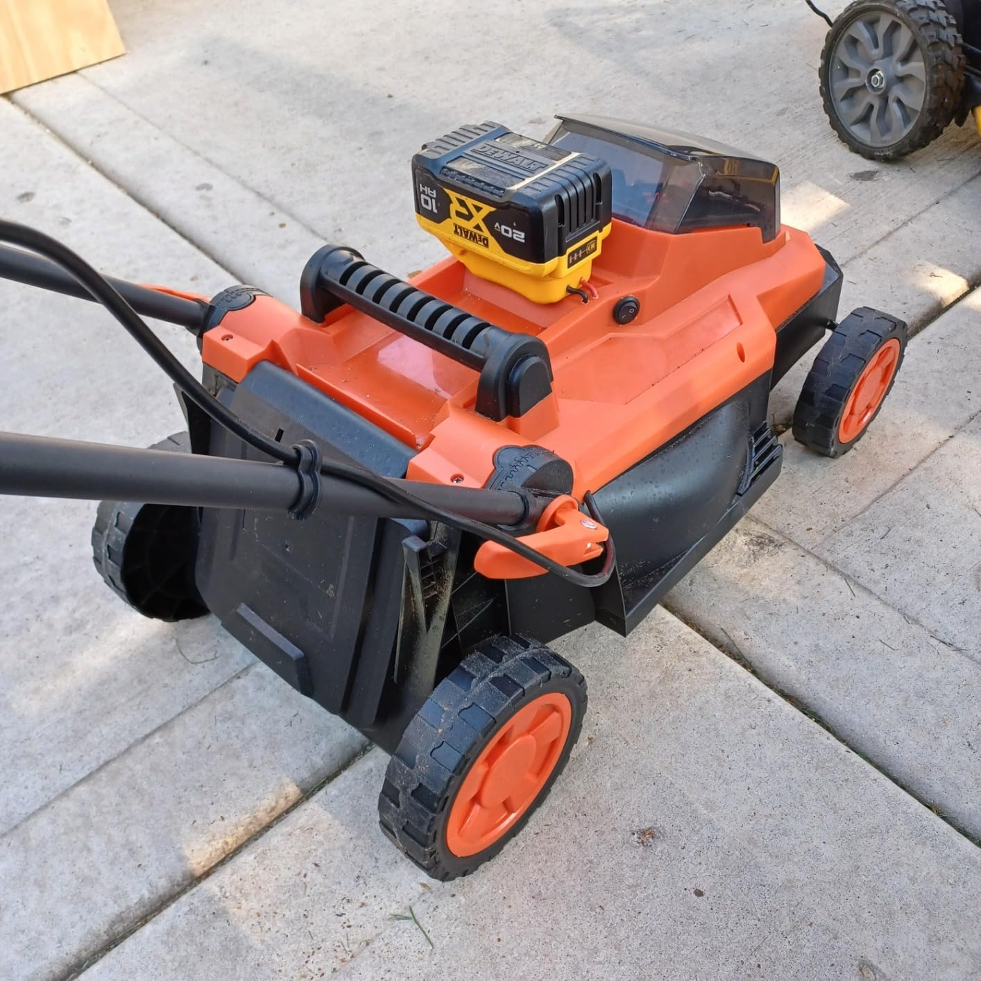 MAXLANDER 42-Inch Tow Behind Lawn Sweeper, 12 Cu.Ft. Hopper Grass & Leaf Collector, Pull Behind Yard Sweeper with Adjustable Brush Height, Dumping Rope & Universal Hitch for Lawn Tractor customer photo 2