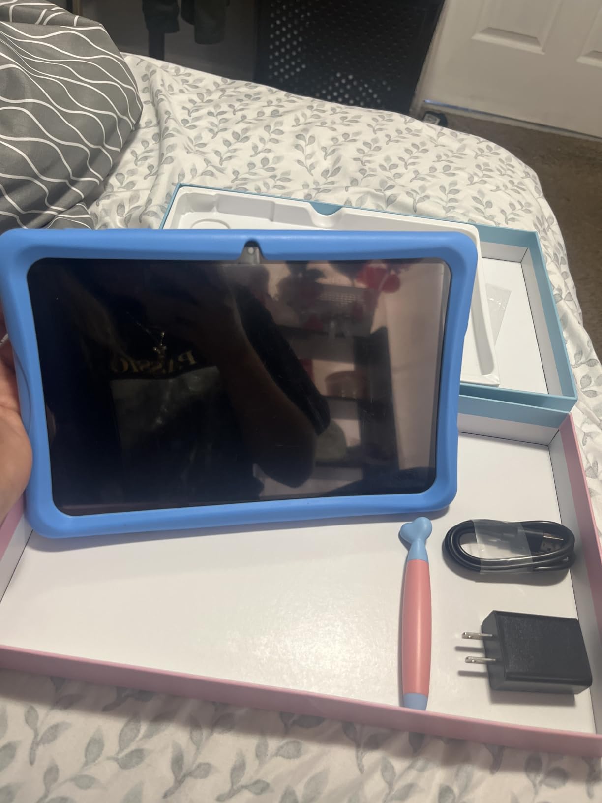 2026 Upgraded TABWEE Kids Tablet 10 Inch, Latest Android 16 Tablet for Kids Ages 6-12, 16GB RAM 64GB ROM (Expandable 2TB), HD Eye-Care Display, Parental Control, WiFi, Kid-Proof Case & Stylus Included customer photo 2