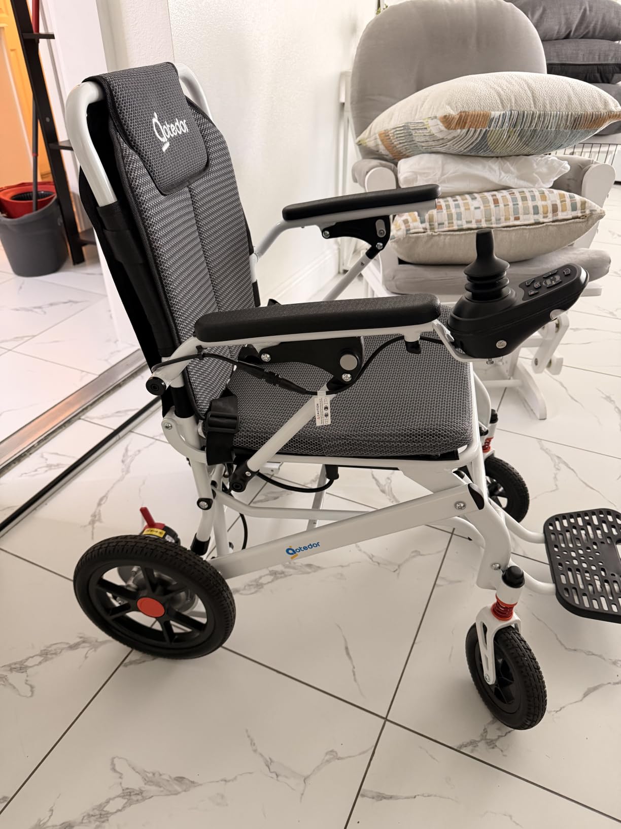 Aotedor Electric Wheelchairs for Adults,39 lbs Lightweight Foldable Power Wheelchair,Up to 15 Miles Range,Ergonomic Comfort Seat,Brushless Motors,Airline Approved Mobility Chair for Travel customer photo 1