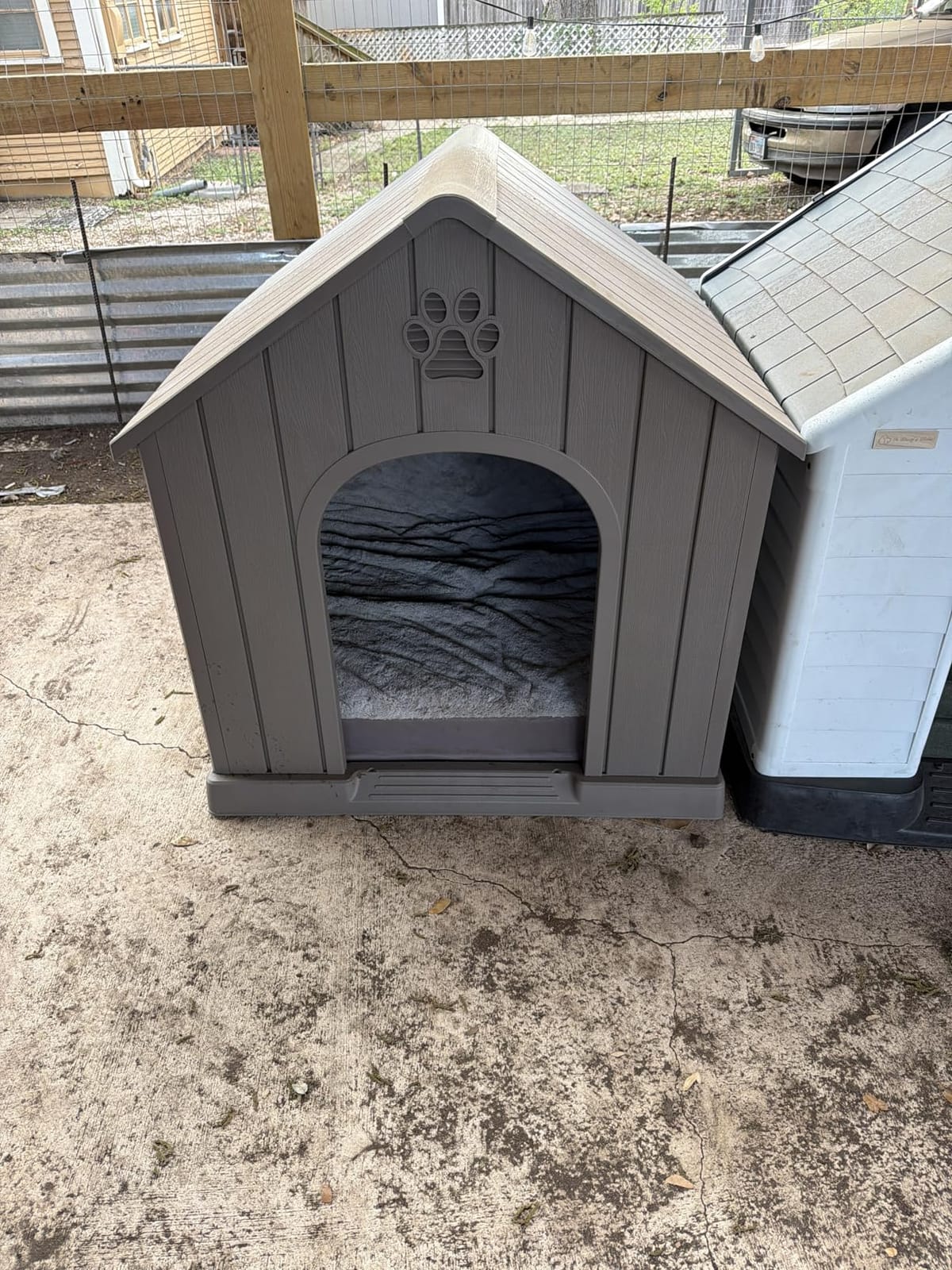 Fancyango Large Dog House for Medium to Large Dogs – Sturdy Waterproof Doghouse for Indoor/Outdoor Use with Air Vents and Elevated Floor Easy to Clean and Assemble (Classic Grey, 36.2