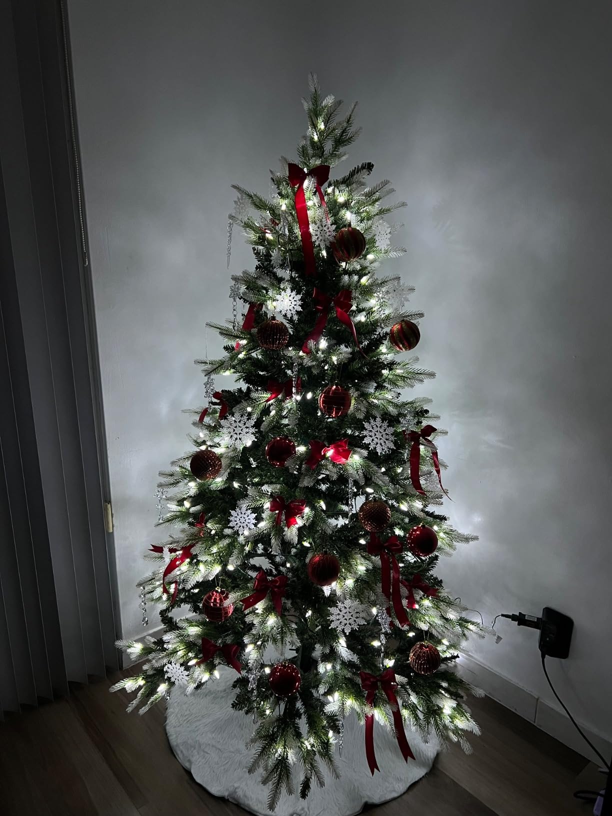 HAPPYGRILL 8 FT Pre-Lit Artificial Christmas Tree with Remote Control customer photo 2