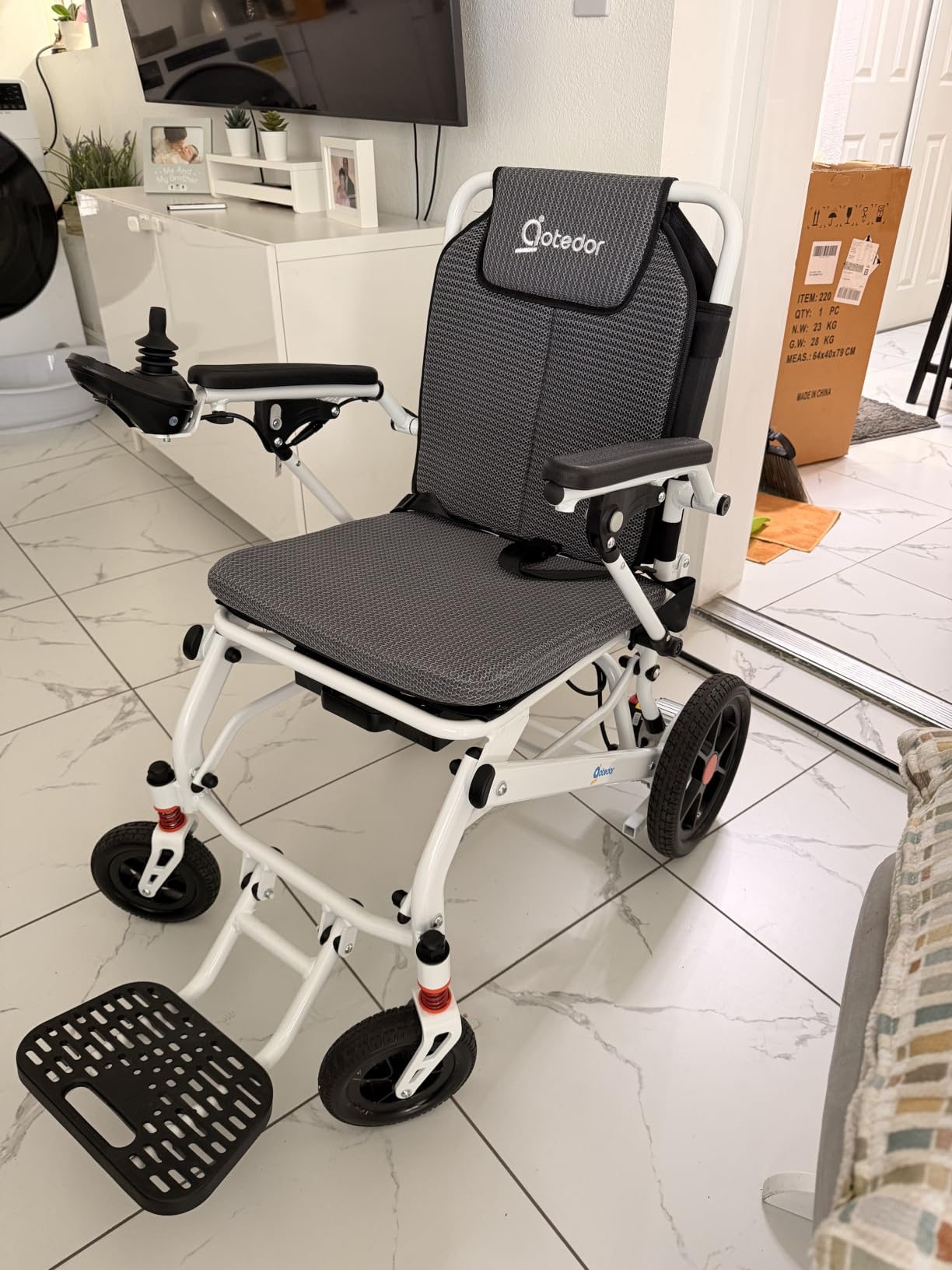 Aotedor Electric Wheelchair for Adults,39 lbs Lightweight Foldable Power Wheelchair, Airline Approved,11 Miles Travel Range, 400W Brushless Motor, Portable Mobility Chair for Seniors customer photo 2