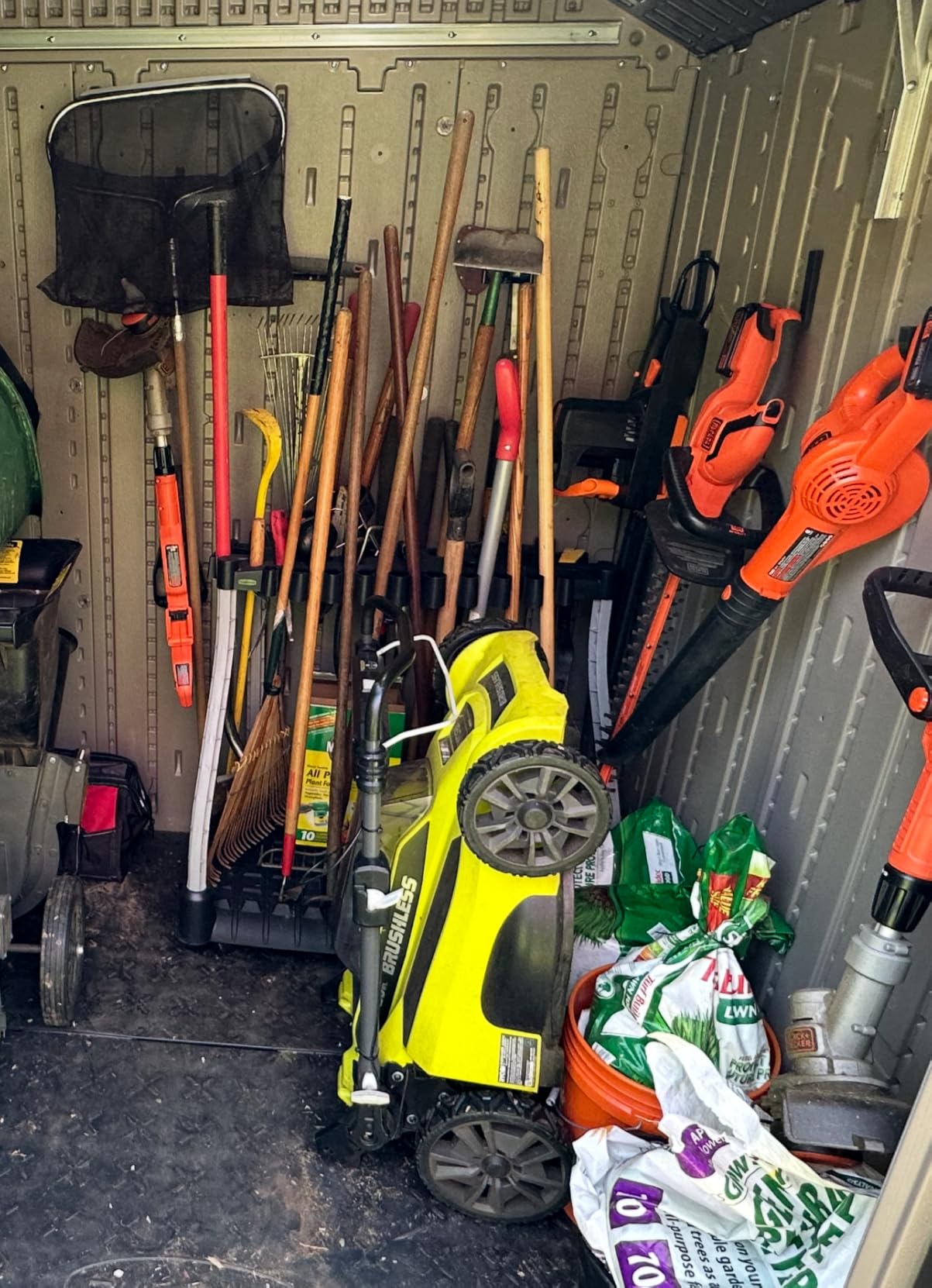Rubbermaid Garage Tool Tower Rack Easy to Assemble Wheeled Organizes up to 40 Long-Handled Tools/Rakes/ Brooms/Shovles in Home/House/Outdoor/Shed Black customer photo 2