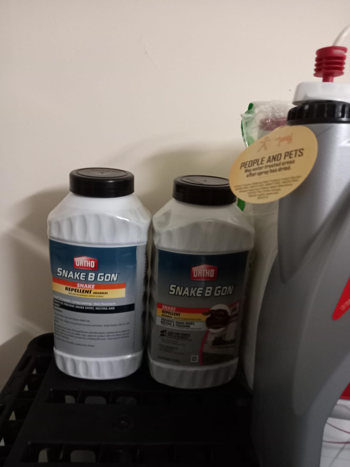 Ortho Snake B Gon Snake Repellent Granules, 2-Pound (Not Sold in AK) customer photo 1