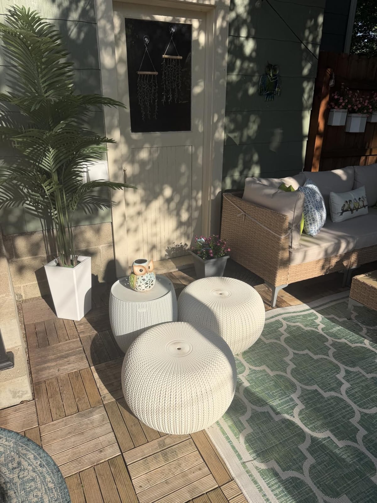 KETER Urban Knit Pouf Ottoman Set of 2 with Storage Table for Patio and Room Décor-Perfect for Balcony, Deck, and Outdoor Seating, Cream & Taupe customer photo 1