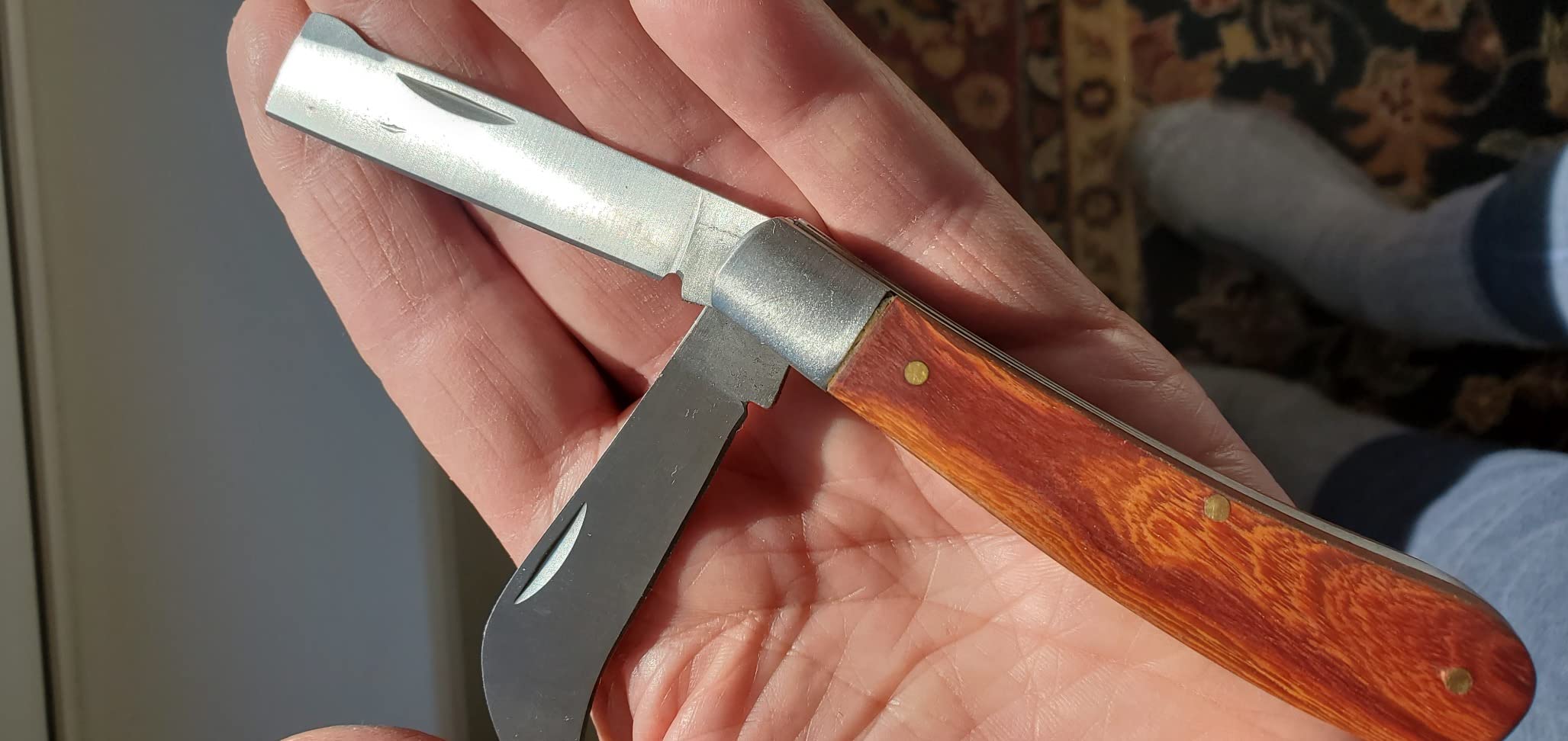 Grafting Knife With 2 Blades & 2 Tapes - Stainless Steel Gardening Tool for Plant Grafting, Pruning, Fruit Picking - Portable Rosewood Handle, Bark Lifter (Foldable) customer photo 1