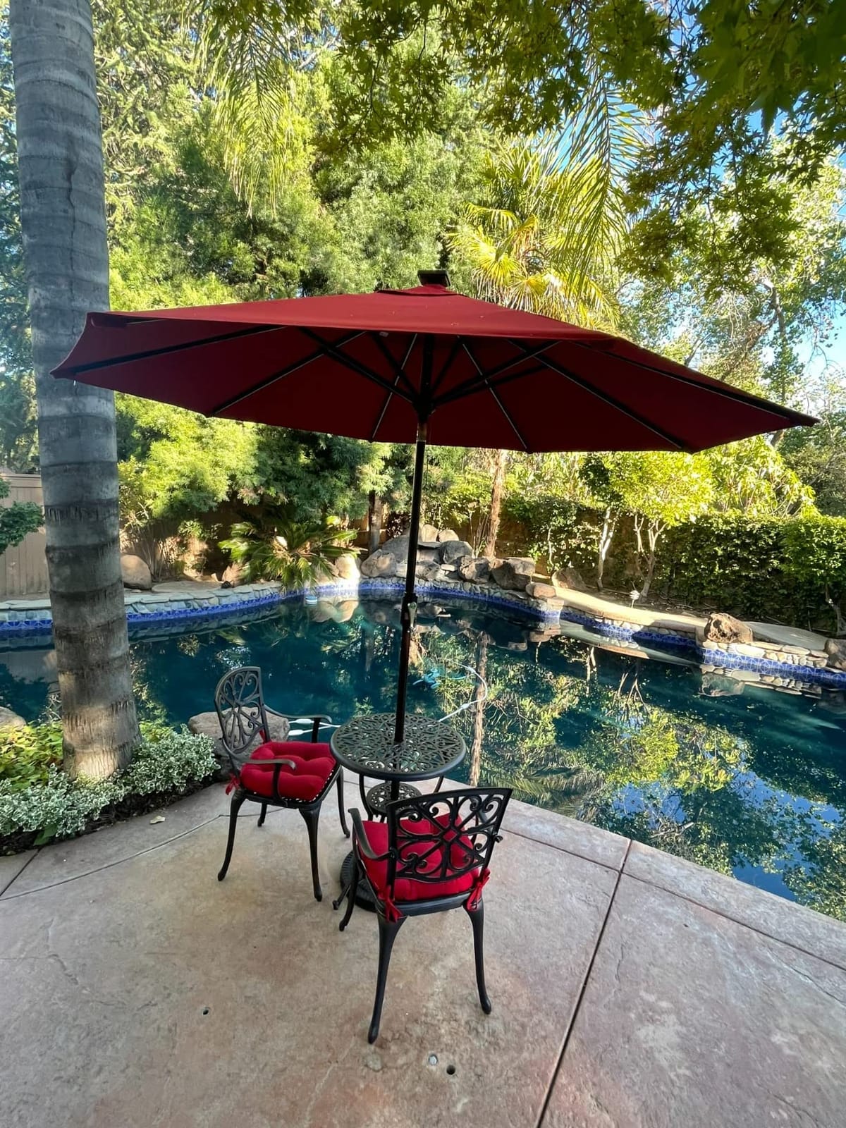 NUU GARDEN 3 Piece Outdoor Bistro Set Cast Aluminum Patio Set Bistro Table Set Rustproof Patio Table and Chairs with Umbrella Hole for Backyard, Balcony, Front Porch, Black customer photo 1