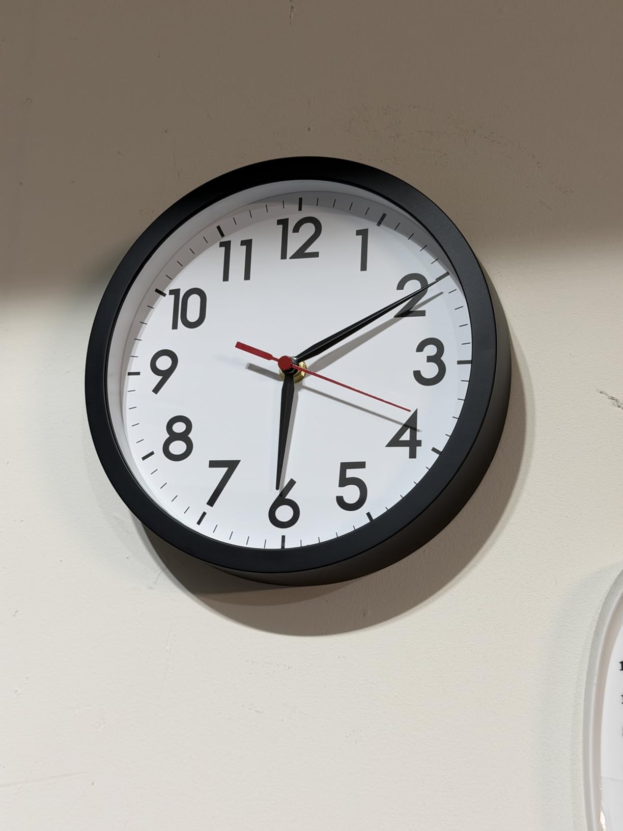 AKCISOT 12 Inch Wall Clock, Silent Battery Operated Analog Clock, Black customer photo 1