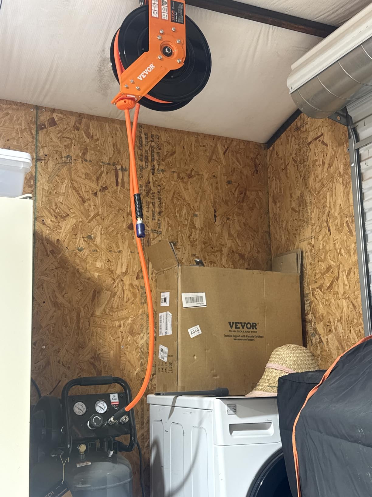 VEVOR Retractable Air Hose Reel 3/8 IN x 50 FT Hybrid Air Hose Max 300PSI customer photo 2