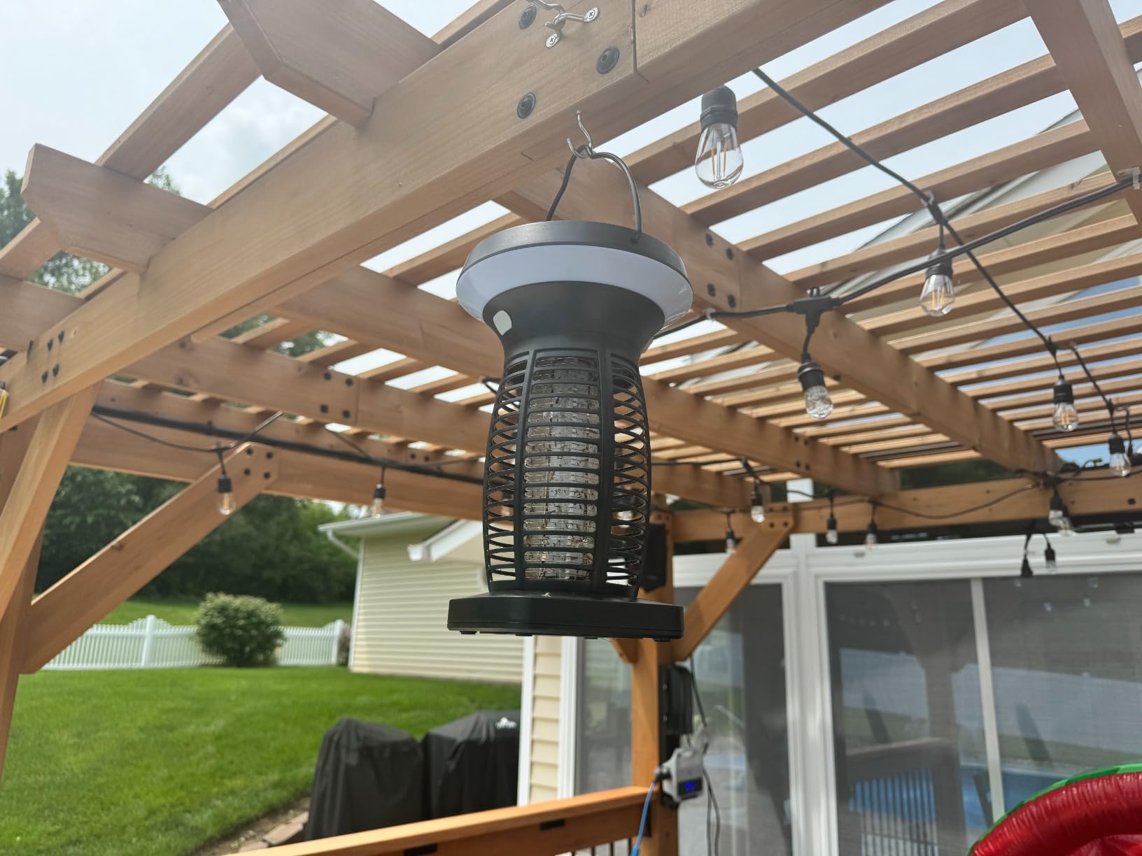 ZECHUAN Solar Bug Zapper Outdoor Waterproof, Electric Mosquitoes Zapper customer photo 1