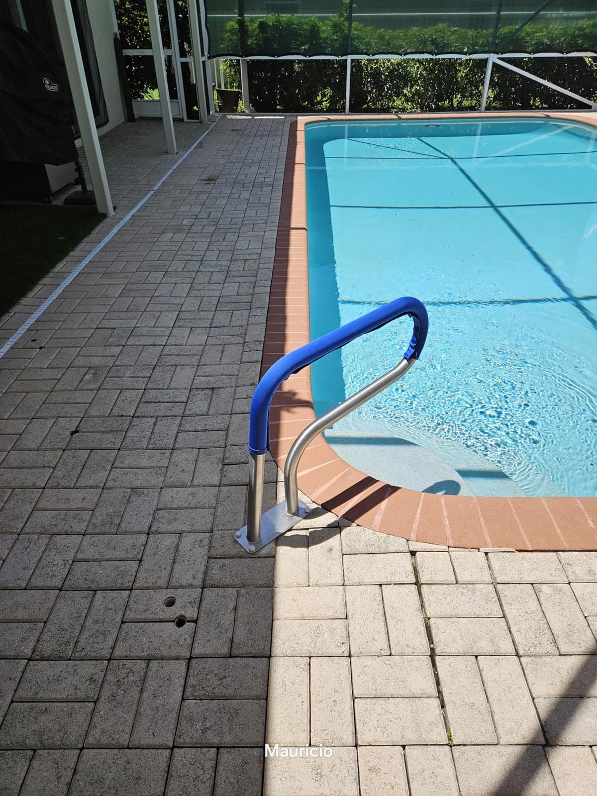 VEVOR Pool Handrail, 32 x 23 inch Pool Railing, Stainless Steel with Base Plate for Indoor/Outdoor Pools,Swimming Pool Safety Railing for Decks,Rust-Proof Grab Bar w/Grip Cover&Accessories for Spas customer photo 1