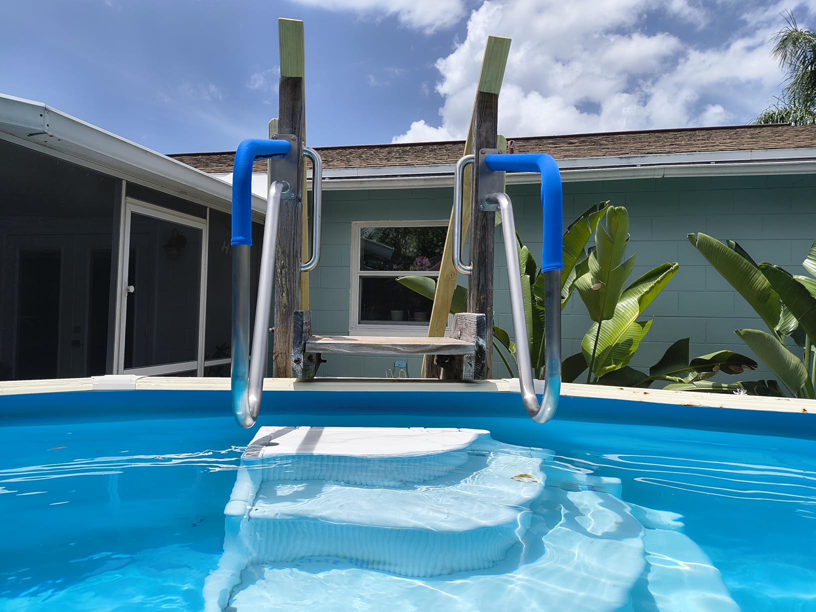 VEVOR Pool Handrail, 32 x 23 inch Pool Railing, Stainless Steel with Base Plate for Indoor/Outdoor Pools,Swimming Pool Safety Railing for Decks,Rust-Proof Grab Bar w/Grip Cover&Accessories for Spas customer photo 2
