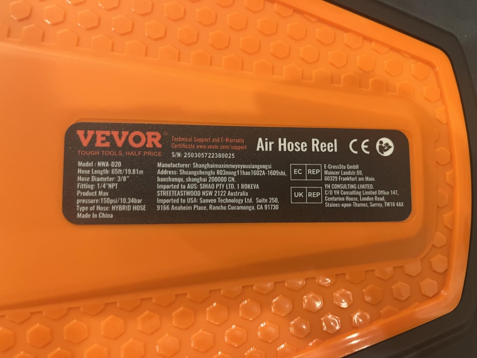 VEVOR Retractable Air Hose Reel, 3/8IN x 65FT Hybrid Air Hose Max 300PSI, Air Compressor Hose Reel Auto-Rewind with 6.6 FT Lead in, Ceiling/Wall Mount Enclosed PP Reel & Built-in 180° Swivel Bracket customer photo 1