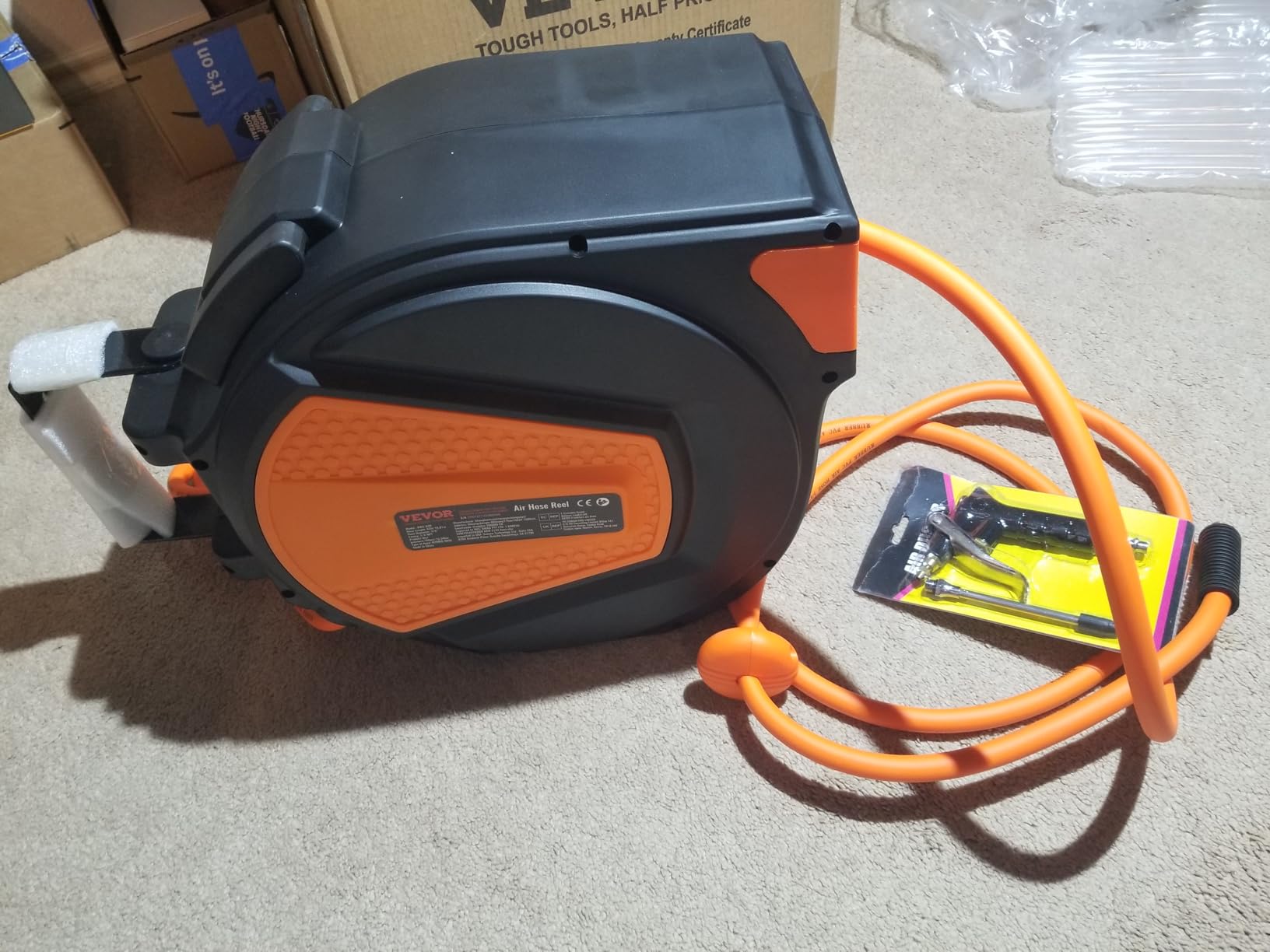 VEVOR Retractable Air Hose Reel, 3/8IN x 65FT Hybrid Air Hose Max 300PSI, Air Compressor Hose Reel Auto-Rewind with 6.6 FT Lead in, Ceiling/Wall Mount Enclosed PP Reel & Built-in 180° Swivel Bracket customer photo 2