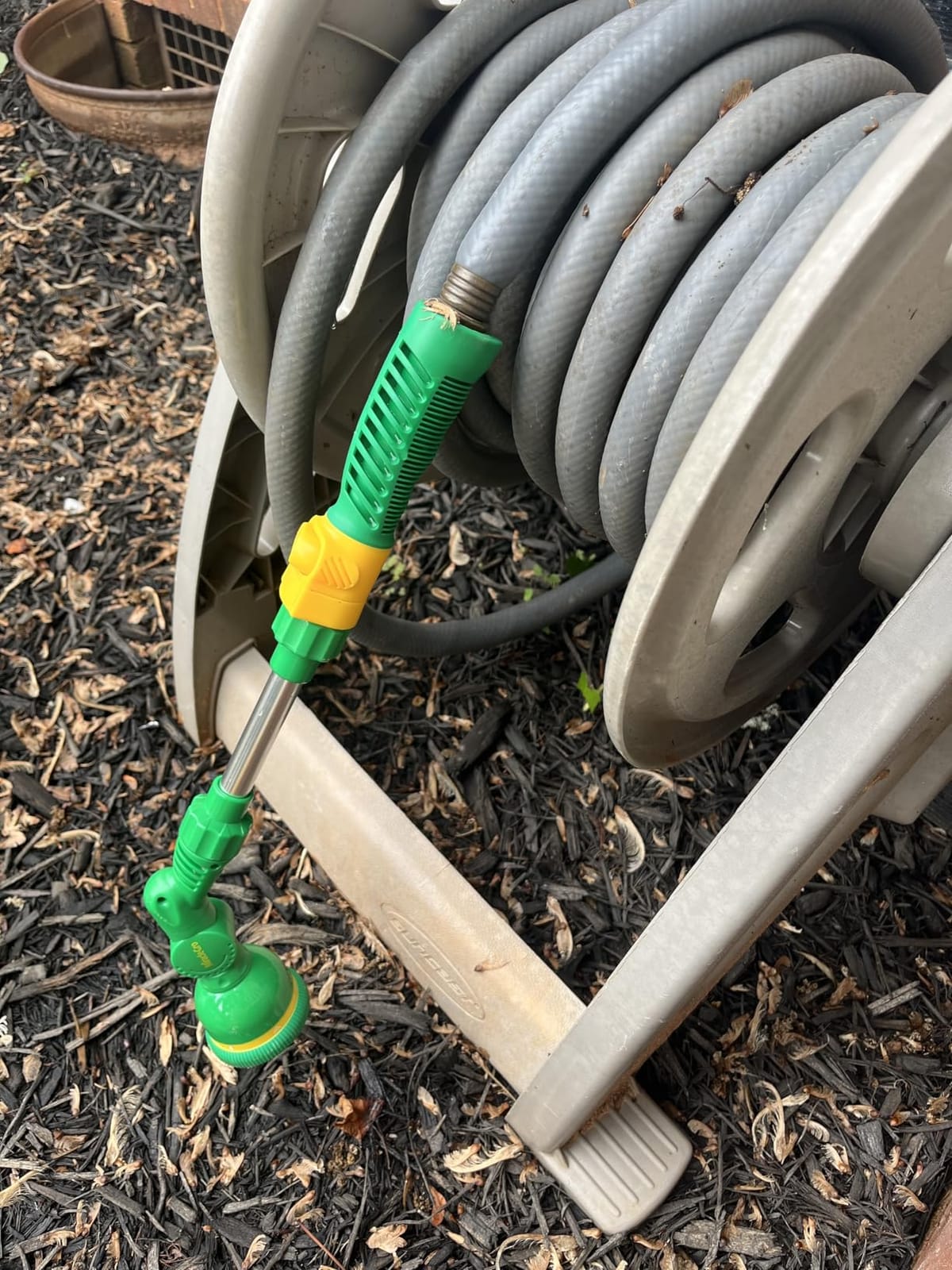 Miracle-Gro 17 in. Watering Wand – 6-Pattern Garden Hose Wand with Adjustable Spray Settings, Comfort Grip, and Extended Reach for Watering Hanging Baskets, Plants, and Garden Beds customer photo 1