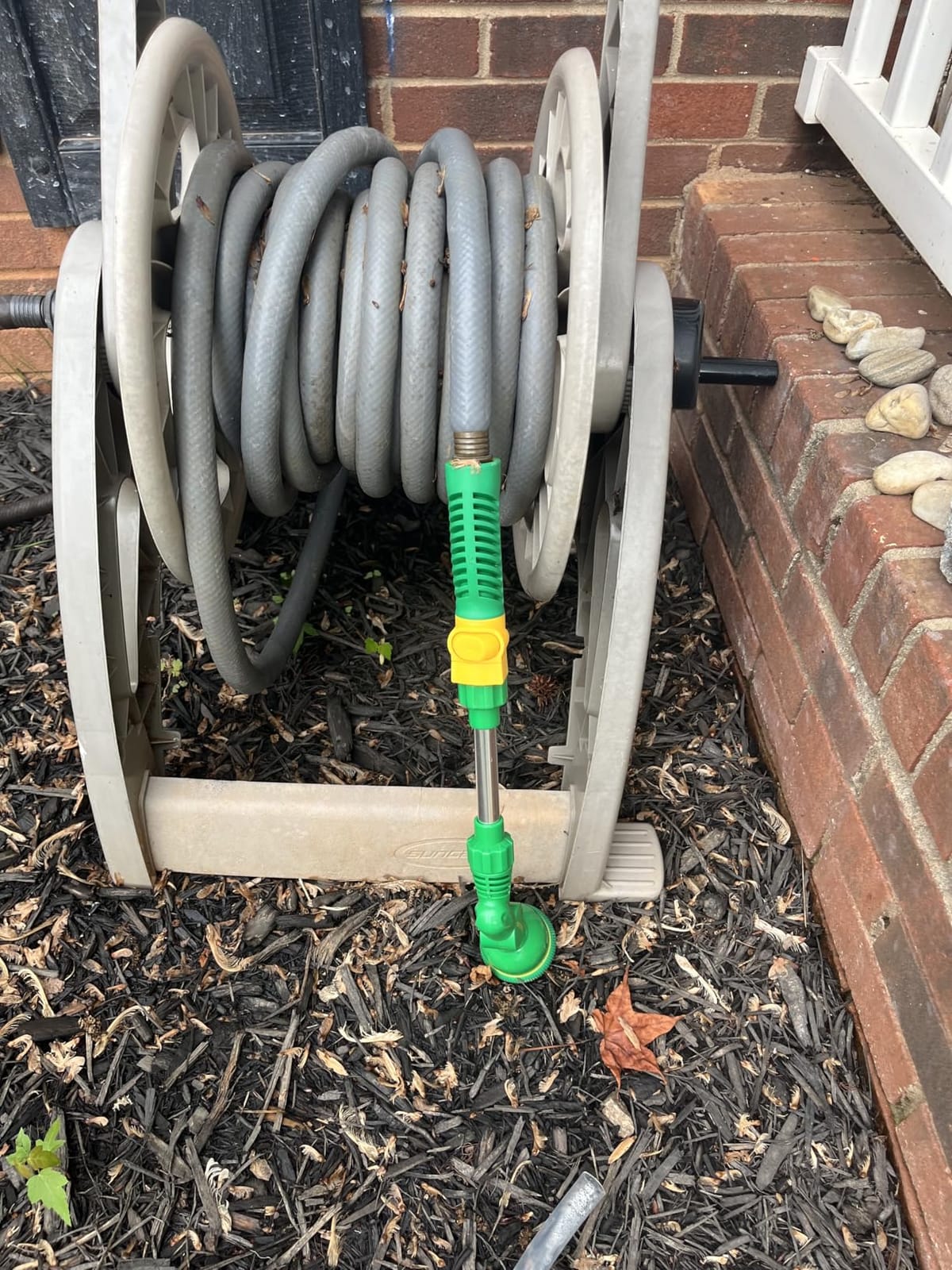 Miracle-Gro 17 in. Watering Wand – 6-Pattern Garden Hose Wand with Adjustable Spray Settings, Comfort Grip, and Extended Reach for Watering Hanging Baskets, Plants, and Garden Beds customer photo 2