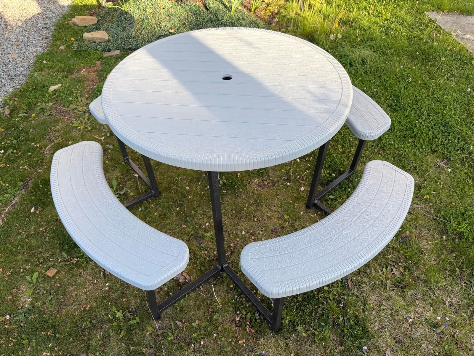 GIANTEX Picnic Table Bench Set for 4-8 Person, Round 37” Outdoor Dining Table w/Umbrella Hole, HDPE Tabletop, Metal Frame, Patio Furniture Set for Backyard Porch Lawn, 1400lb Capacity (Black,Round) customer photo 1