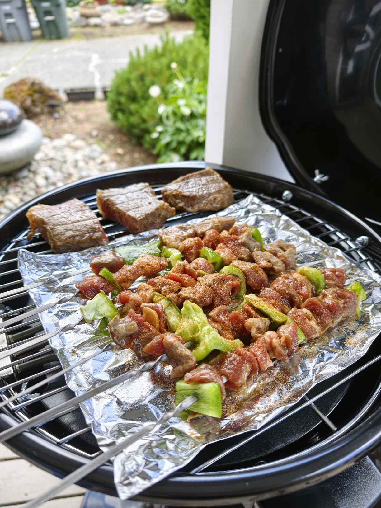 Electric Grill, Techwood Indoor/Outdoor Electric BBQ Grill, 1600W Portable Removable Stand Grill with Adjustable Heat & Drip Tray, Double Layer Design for Party, Patio & Backyard (Black) customer photo 1