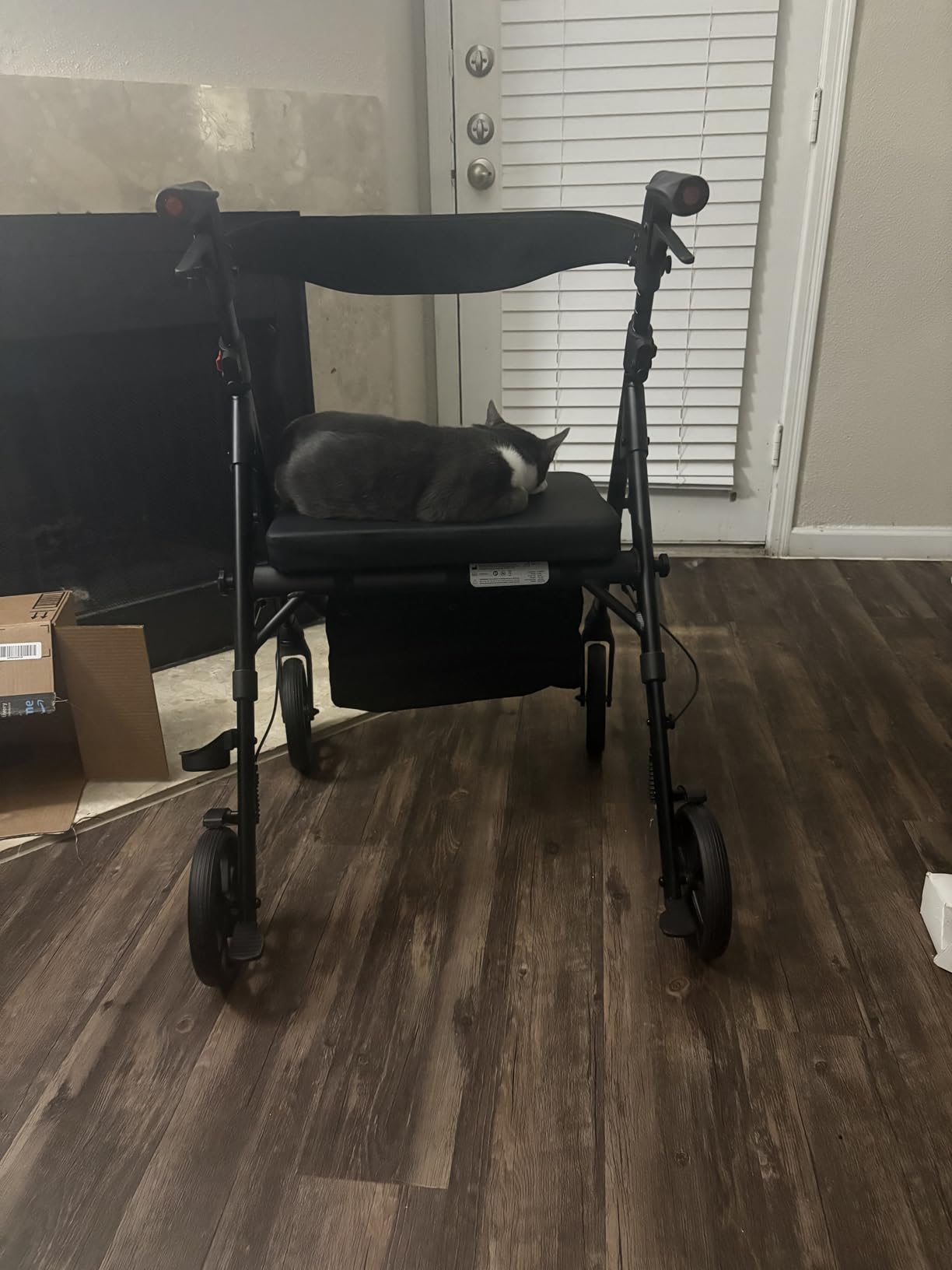 Bariatric Rollator Walkers for Seniors with Seat, 500lb Capacity customer photo 2